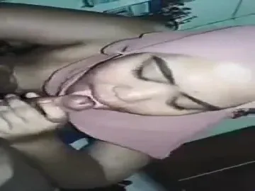 Ukhti Jilbab Pink Nyepong Kontol Gede Liar